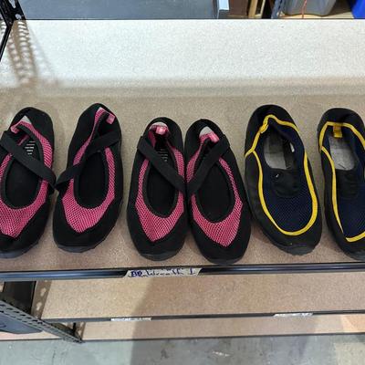WATER SHOES