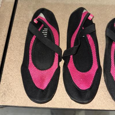 WATER SHOES