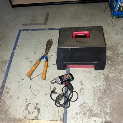 CRAFTSMAN DRILL, HEDGE CUTTERS AND A TOOL BOX STEP STOOL