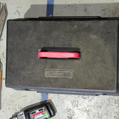 CRAFTSMAN DRILL, HEDGE CUTTERS AND A TOOL BOX STEP STOOL