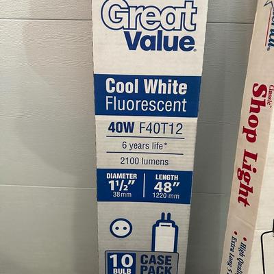 48” FLUORESCENT SHOP LIGHT AND EXTRA BULBS