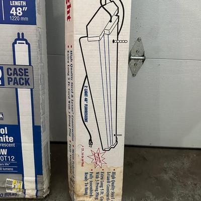 48” FLUORESCENT SHOP LIGHT AND EXTRA BULBS