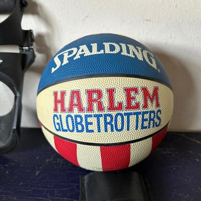 HARLEM GLOBETROTTERS BASKETBALL AND BOLLINGER WRIST EXERCISER