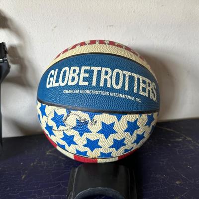HARLEM GLOBETROTTERS BASKETBALL AND BOLLINGER WRIST EXERCISER