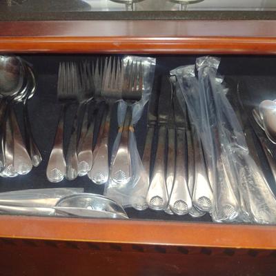 Reed & Barton Stainless Flatware- Approx 80 Pieces