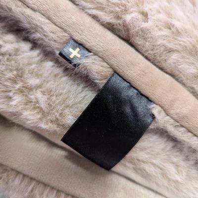 Assortment Of Pillows & Blankets (BR3)