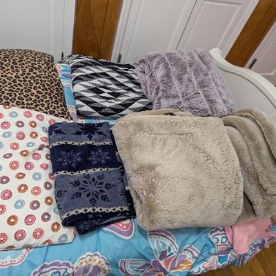 Assortment Of Pillows & Blankets (BR3)