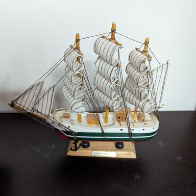 Wooden Sailboat Sailing Ship Models (O)