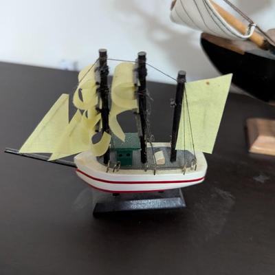 Wooden Sailboat Sailing Ship Models (O)