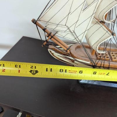Wooden Sailboat Sailing Ship Model (O)