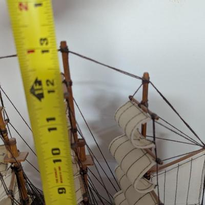 Wooden Sailboat Sailing Ship Model (O)