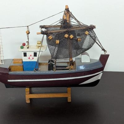 Wooden Fishing Boat Model (O)
