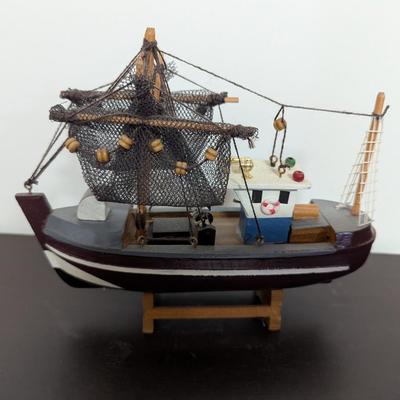 Wooden Fishing Boat Model (O)