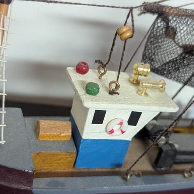 Wooden Fishing Boat Model (O)
