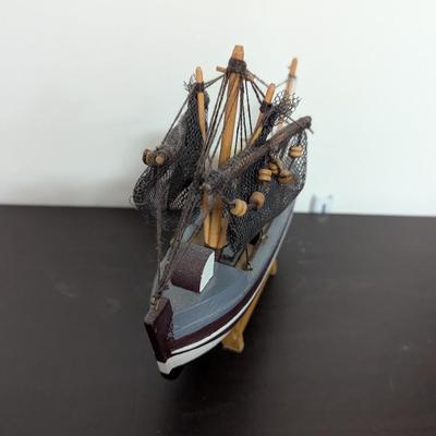 Wooden Fishing Boat Model (O)