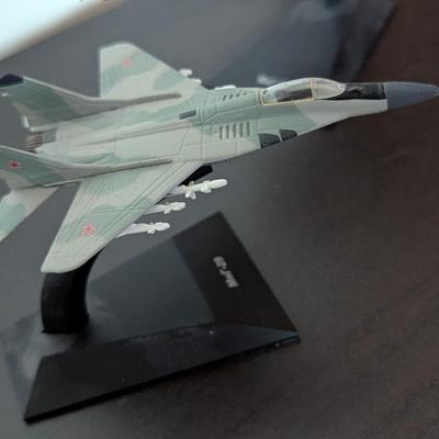Diecast Russian Airplanes Mig-29 & Mig-21 (O)