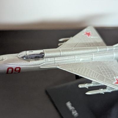 Diecast Russian Airplanes Mig-29 & Mig-21 (O)