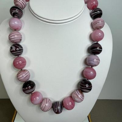 Chunky Signed swirled marble beaded necklace