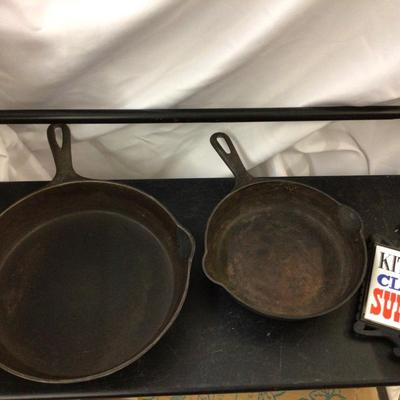 Griswold 8 and 5 Cast Iron Pan And Cast Iron Trivet