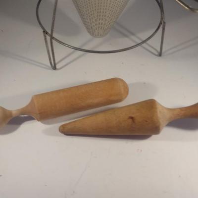 Metal Cone Sieve/Strainer with Stand and Two Wooden Pushers