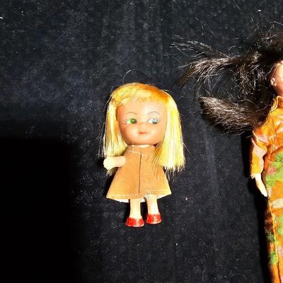 Small 1970 dolls - Barbie like with small outfits