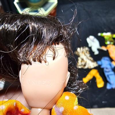 Small 1970 dolls - Barbie like with small outfits