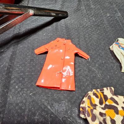 Small 1970 dolls - Barbie like with small outfits
