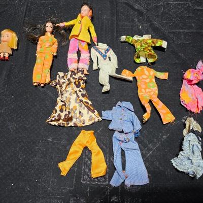 Small 1970 dolls - Barbie like with small outfits