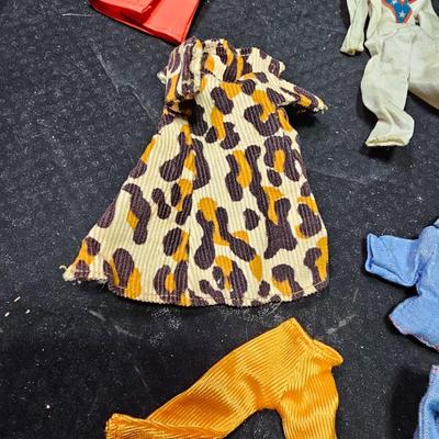 Small 1970 dolls - Barbie like with small outfits