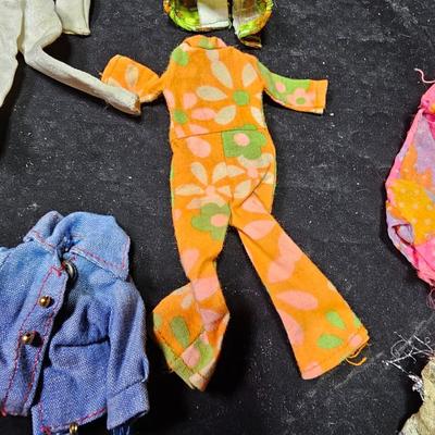 Small 1970 dolls - Barbie like with small outfits