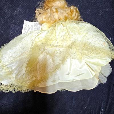 Vintage Madame Alexander 13" Sleeping Beauty Doll #1595 New York USA. with original tag