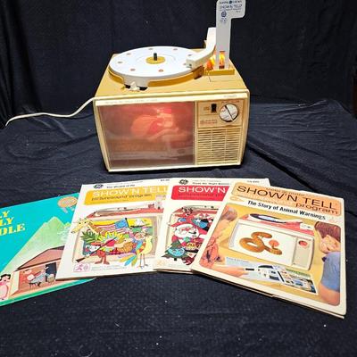 Vintage 1960's GE Show 'N Tell Phono Viewer Record Player projector Toy TV with 4 records
