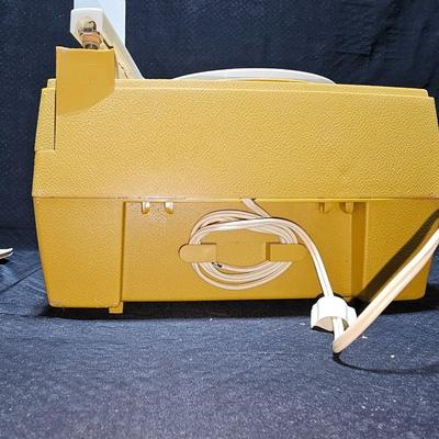Vintage 1960's GE Show 'N Tell Phono Viewer Record Player projector Toy TV with 4 records