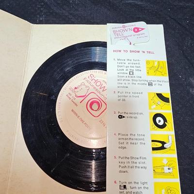 Disney Show N' Tell records, complete with slides - Peter Pan - Pinocchio - Winnie the pooh - Cinderella -Snow White