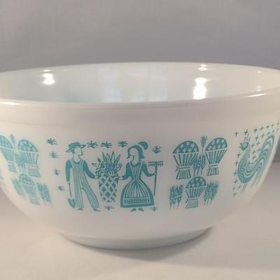 Vintage Turquoise 'Amish Butterprint' Mixing Bowl- 2 1/2 Quart Capacity