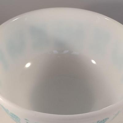 Vintage Turquoise 'Amish Butterprint' Mixing Bowl- 2 1/2 Quart Capacity