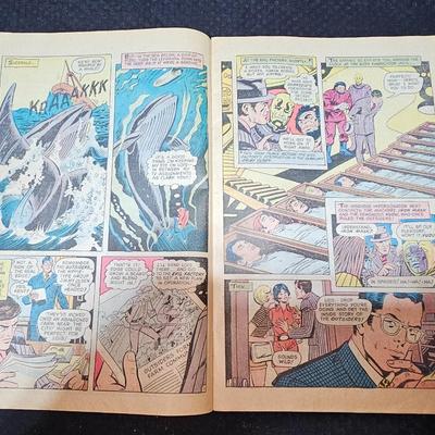 Vintage comic books - Lois Lane - Freedom Fighters - Batman - Atom and Flash and others too!