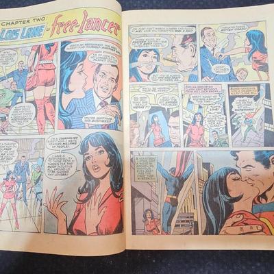 Vintage comic books - Lois Lane - Freedom Fighters - Batman - Atom and Flash and others too!