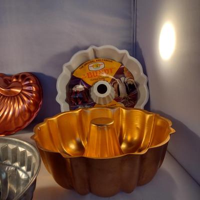Collection of Bakeware/Decorative Molds