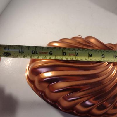 Collection of Bakeware/Decorative Molds