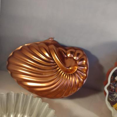 Collection of Bakeware/Decorative Molds