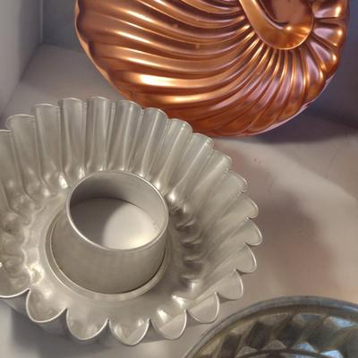 Collection of Bakeware/Decorative Molds