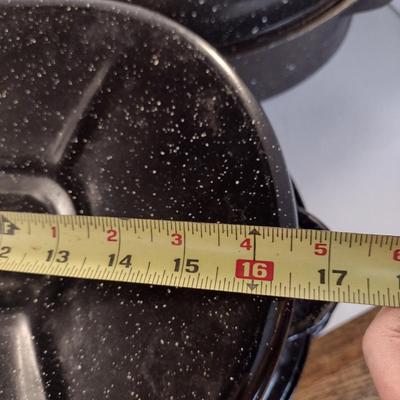 Collection of Speckled Enameled Metal Bakeware- Covered Roasters and Baking Pan