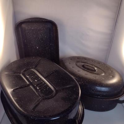 Collection of Speckled Enameled Metal Bakeware- Covered Roasters and Baking Pan