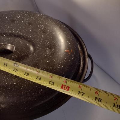 Collection of Speckled Enameled Metal Bakeware- Covered Roasters and Baking Pan