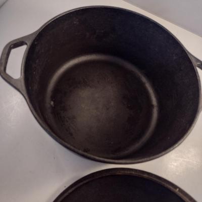 Lodge Cast Iron Dutch Oven 8 DOL with Lid