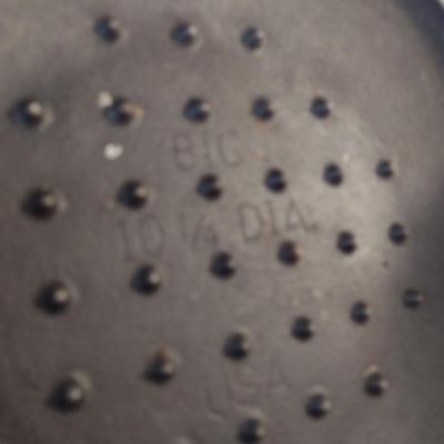 Lodge Cast Iron Dutch Oven 8 DOL with Lid