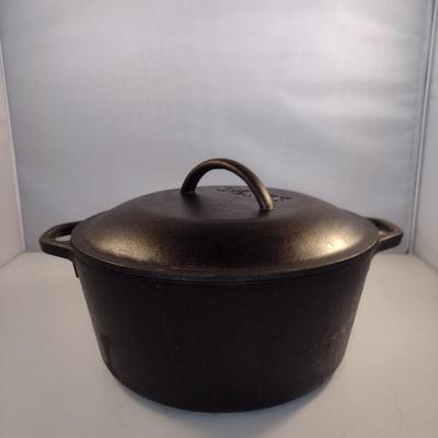 Lodge Cast Iron Dutch Oven 8 DOL with Lid