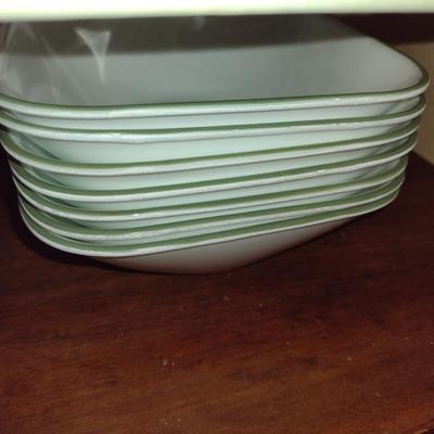 Corelle 'Pretty Pink' Dinnerware- 32 Pieces