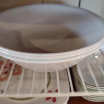 Corelle 'Pretty Pink' Dinnerware- 32 Pieces